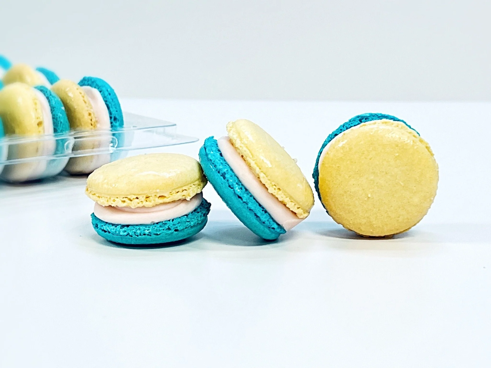6 Pack Honey Elderflower French Macarons - Image 3