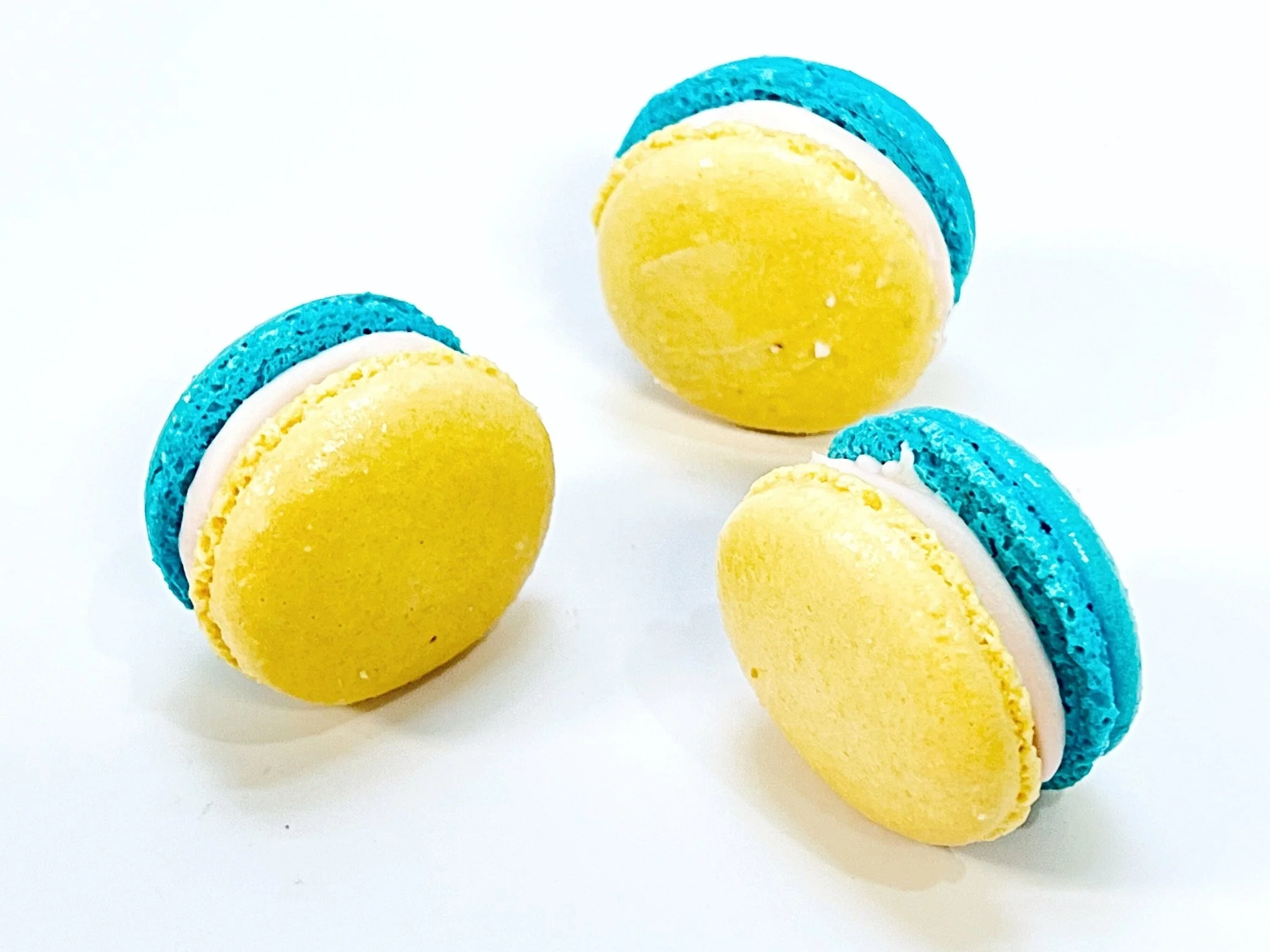 6 Pack Honey Elderflower French Macarons - Image 4
