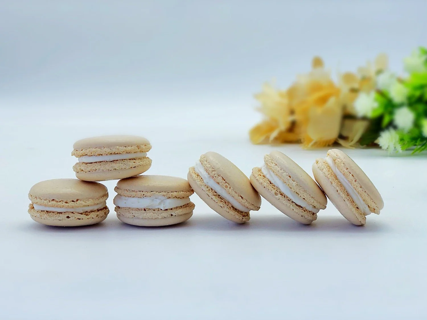 6 Pack Vanilla French Macarons - Image 4