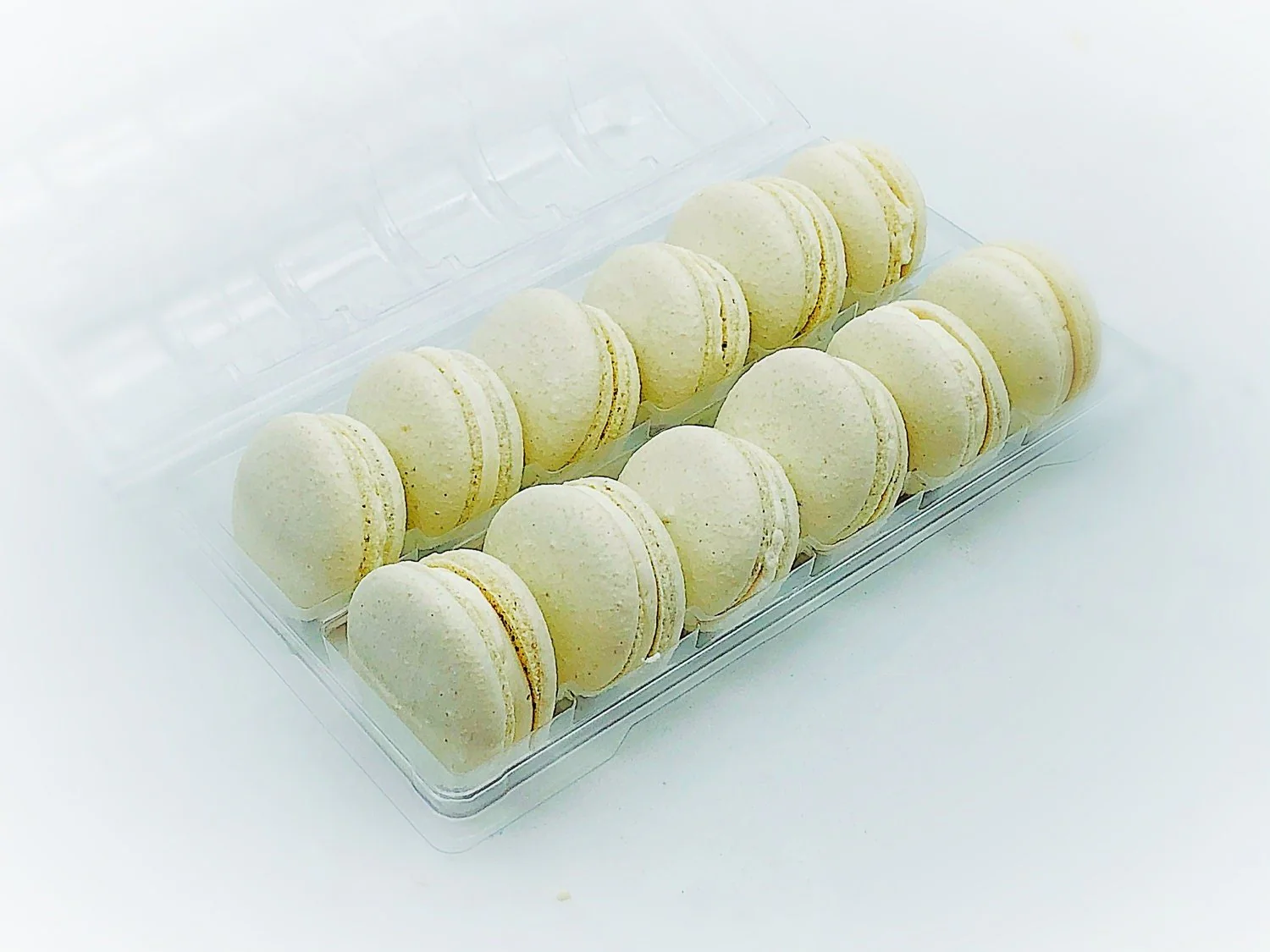 Vanilla Sea Salt Vegan Macarons - Image 3